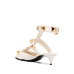 Scarpin Spike Salto Baixo Branco